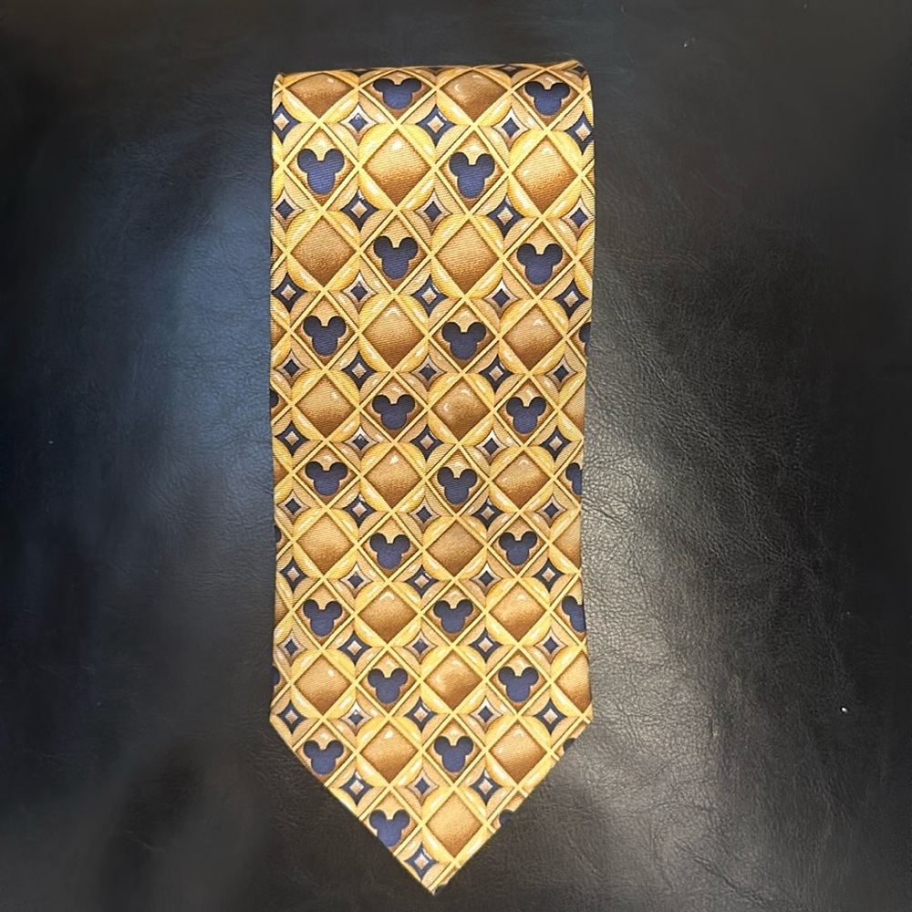 Disney tie. Purchased at Disney world.